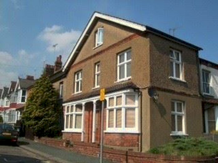 4 Bedroom Semi-Detached House To Rent In Granville Road, Watford, WD18