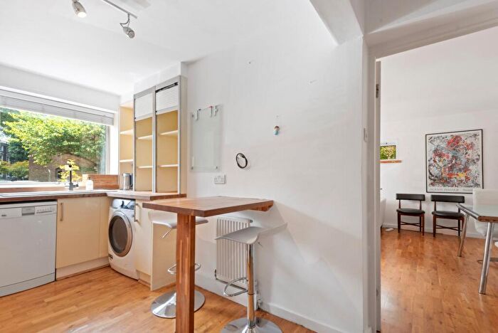2 Bedroom Flat To Rent In Abbotts Close, Alwyne Road, N1