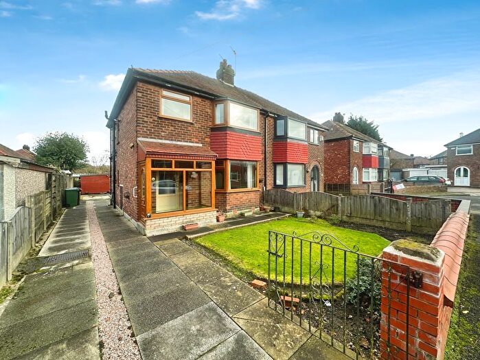 3 Bedroom Semi Detached House For Sale In Kenmore Close, Whitefield, M45