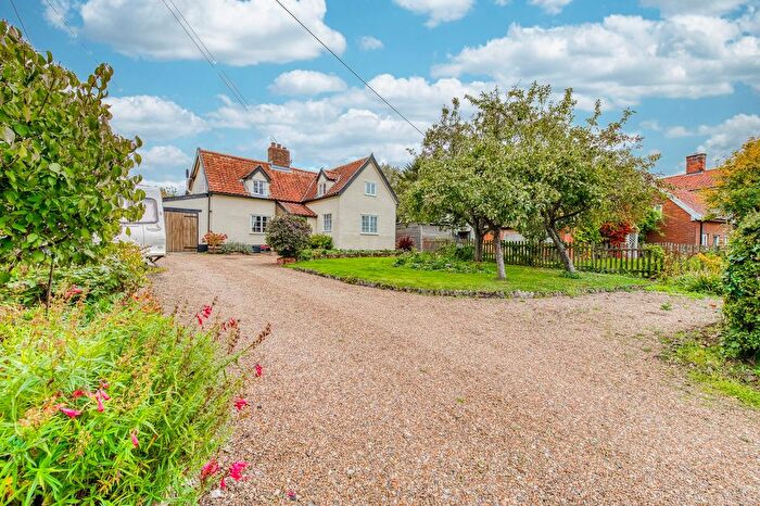 5 Bedroom Detached House For Sale In Common Road, Shelfanger, IP22