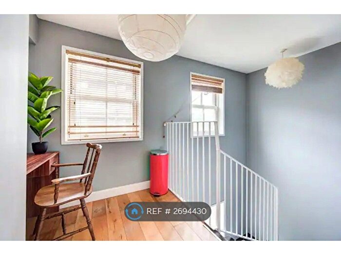 1 Bedroom Flat To Rent In Stockwell, London, SW8