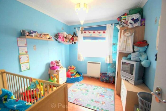 2 Bedroom Flat To Rent In Springfield Drive, Westcliff On Sea, SS0