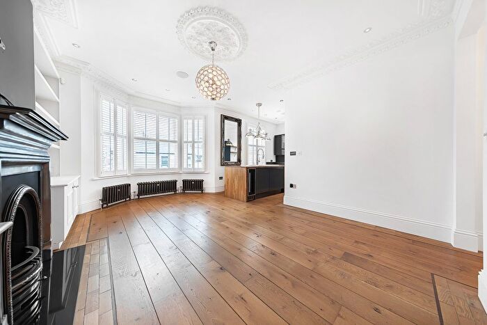 2 Bedroom Flat To Rent In Onslow Road, Richmond, TW10