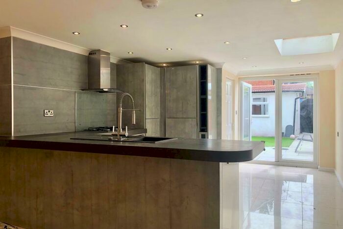 4 Bedroom Terraced House To Rent In Woking, Surrey, GU21