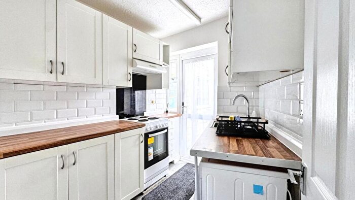 2 Bedroom House To Rent In Lodge Causeway, Bristol, BS16