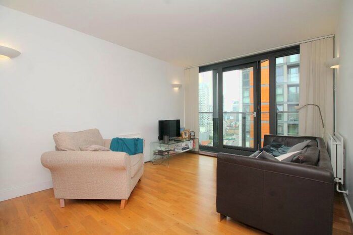 1 Bedroom Flat To Rent In Proton Tower, Blackwall Way, Canary Wharf, London, E14
