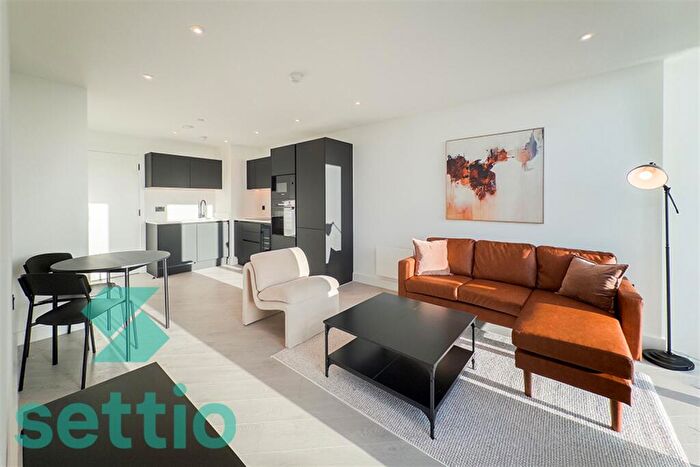 1 Bedroom Apartment To Rent In Vista River Tower, M3