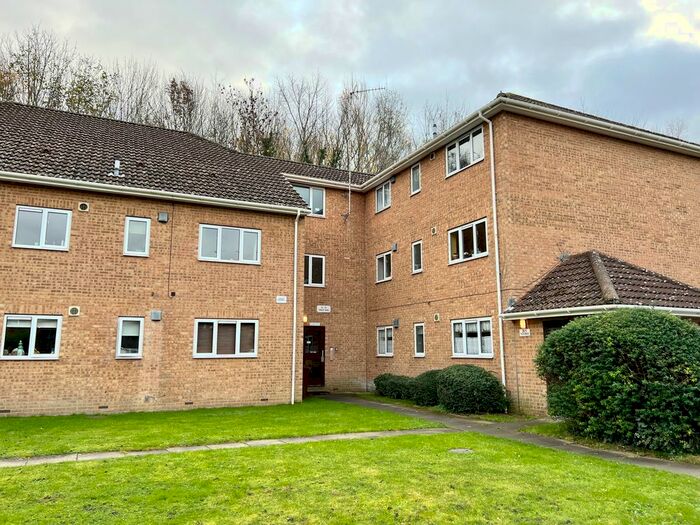 2 Bedroom Flat To Rent In Findlay Close, Rainham ME8