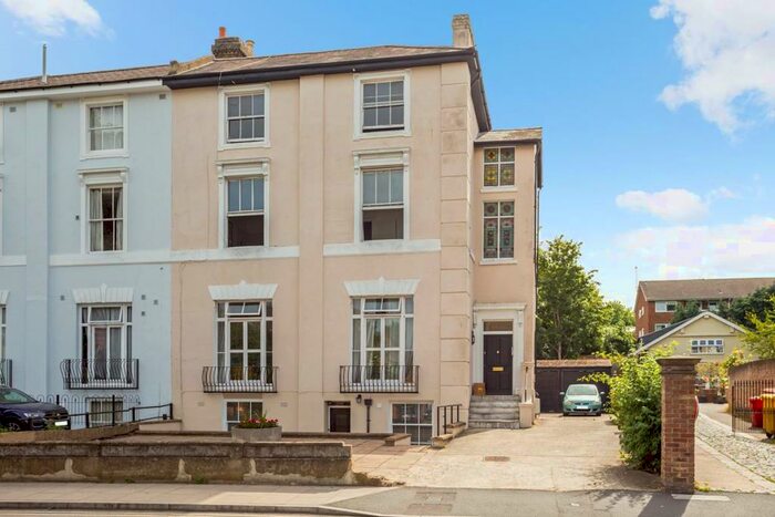 2 Bedroom Flat To Rent In Claremont Road, Surbiton, KT6