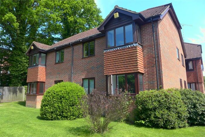 2 Bedroom Flat To Rent In Kingswood Court, Kings Road, Fleet, Hampshire, GU51
