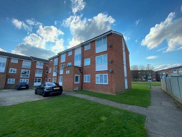 2 Bedroom Apartment To Rent In Milton Dene, Hemel Hempstead, HP2