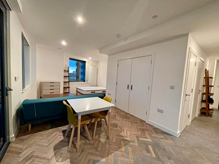 1 Bedroom Flat To Rent In Makers Yard, London, E3
