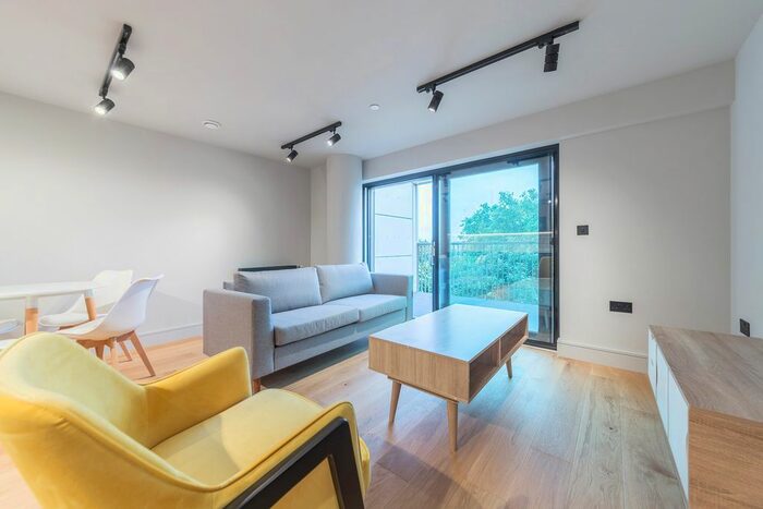 2 Bedroom Flat To Rent In Tower Bridge Road, London, SE1
