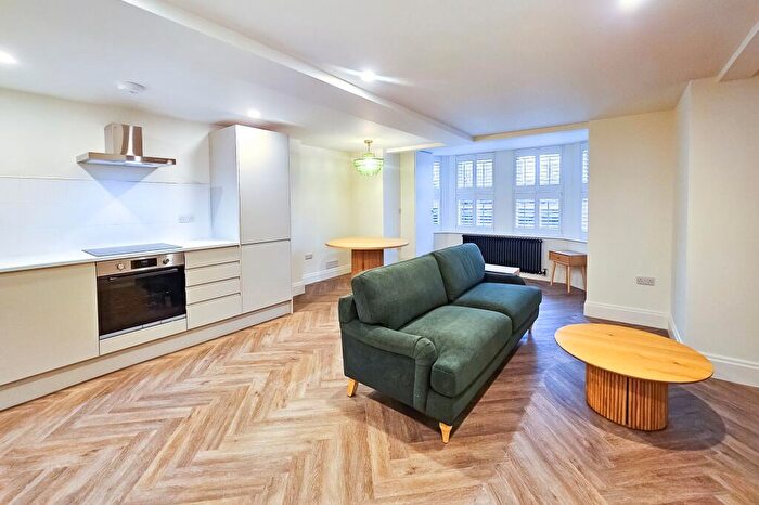 2 Bedroom Apartment To Rent In East Parade, Harrogate, HG1