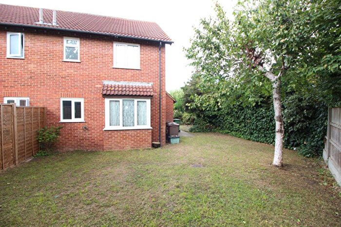 1 Bedroom End Terrace House For Sale In Wolsey Close, Worcester Park, KT4