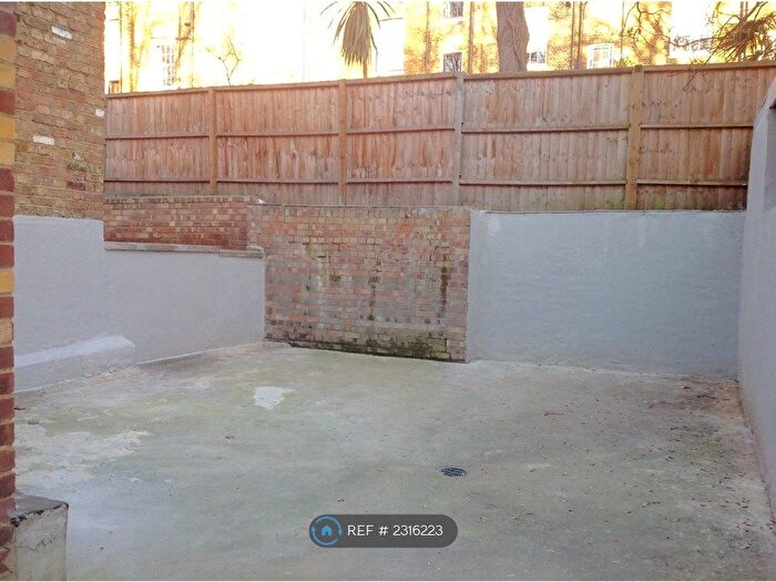 Studio To Rent In Caledonian Road, London, N1