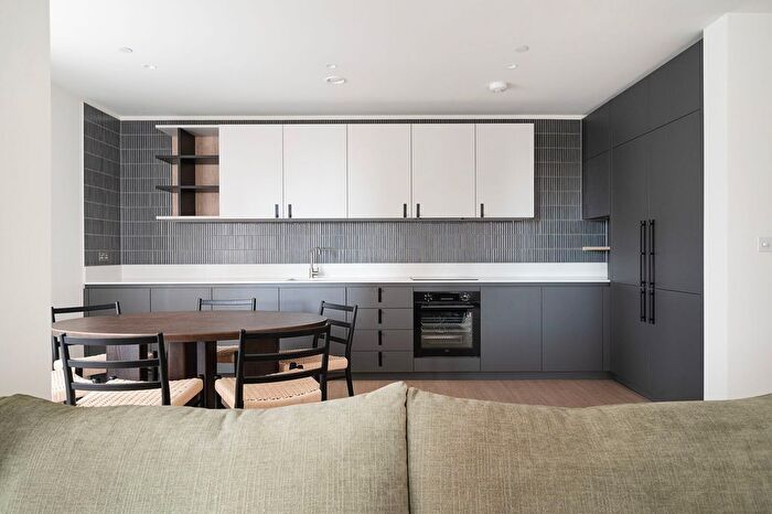 3 Bedroom Flat To Rent In Heart Of Hale Lane, Tottenham, London, N17