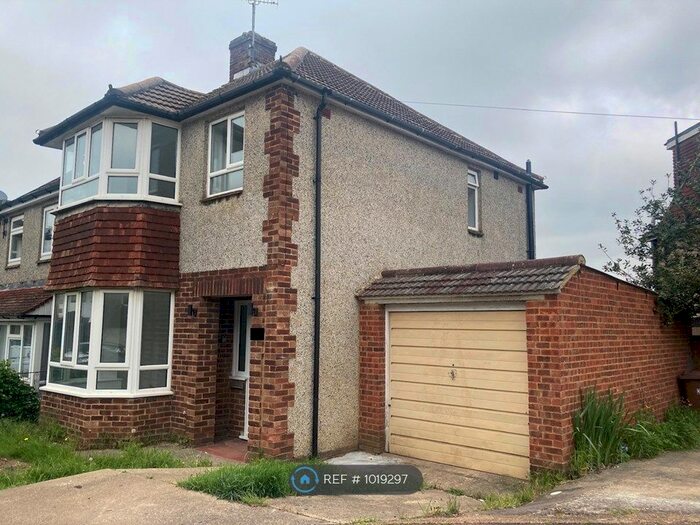 3 Bedroom Semi-Detached House To Rent In Allington Drive, Rochester, ME2