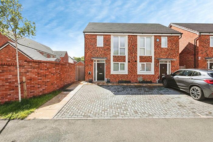 2 Bedroom Semi Detached House For Sale In Dineley Road, Birmingham, West Midlands, B45