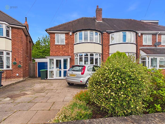 3 Bedroom Semi-Detached House For Sale In Hillcrest Road, Great Barr, Birmingham, B43