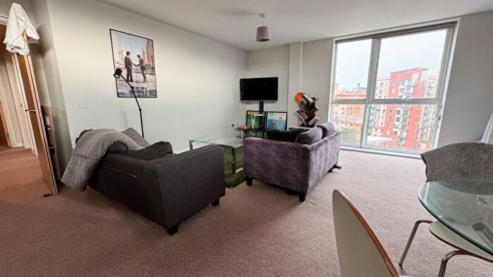 3 Bedroom Flat To Rent In Worrall Street, Salford, M5