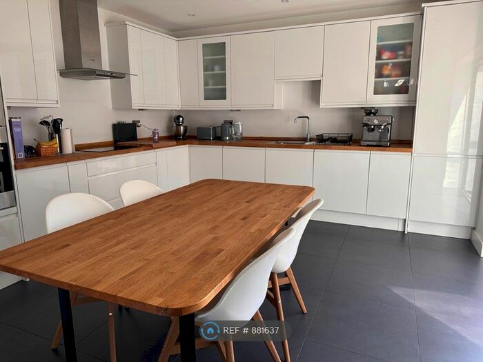 3 Bedroom End Of Terrace House To Rent In Richmond Mews, London, SE6