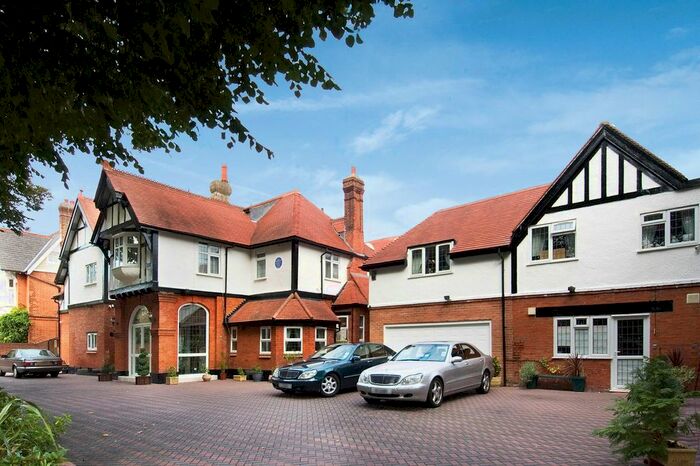 11 Bedroom Detached House To Rent In Grove Park Gardens, London, W4