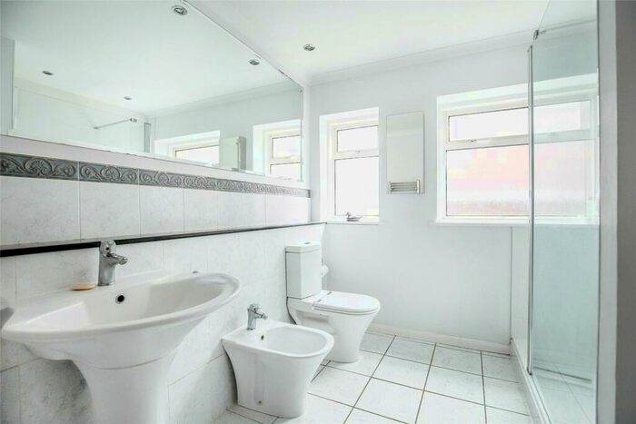 5 Bedroom Detached House For Sale In Orchard Drive, Park Street, St. Albans, Hertfordshire, AL2