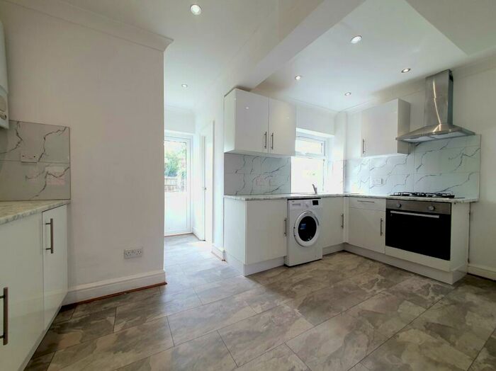 6 Bedroom Semi-Detached House To Rent In Church Street, Edmonton, N9