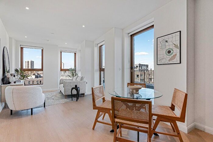 2 Bedroom Penthouse For Sale In Dod Street, London, E14