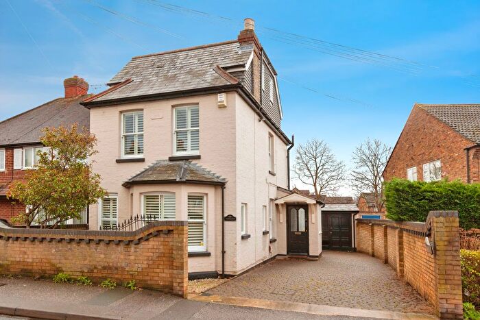 5 Bedroom Detached House For Sale In Eastfield Road, Slough, SL1