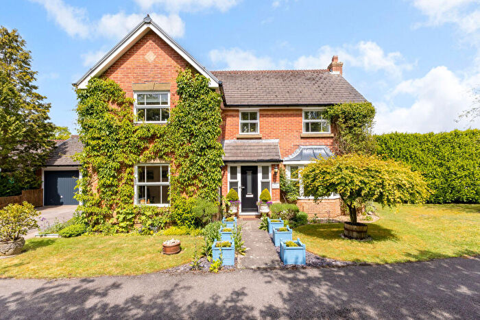 4 Bedroom Detached House For Sale In Windsor Park, Alton, GU34