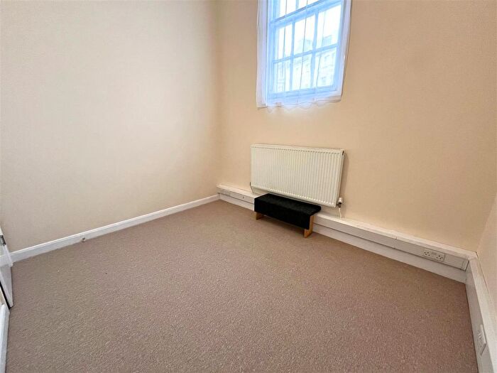 2 Bedroom Flat To Rent In Cornwallis Terrace, Hastings, TN34