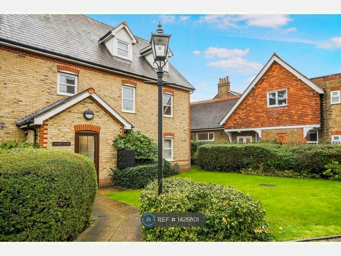 2 Bedroom Flat To Rent In Cedrus Court, Chelmsford, CM1