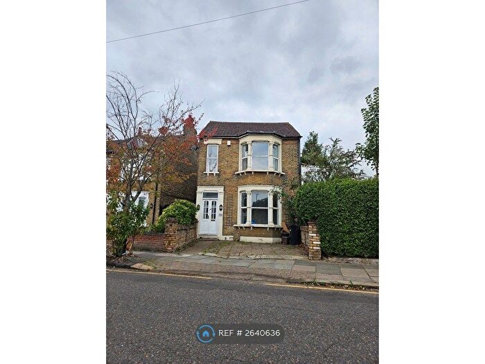 4 Bedroom Semi-Detached House To Rent In Mandeville Road, Harlow, EN3