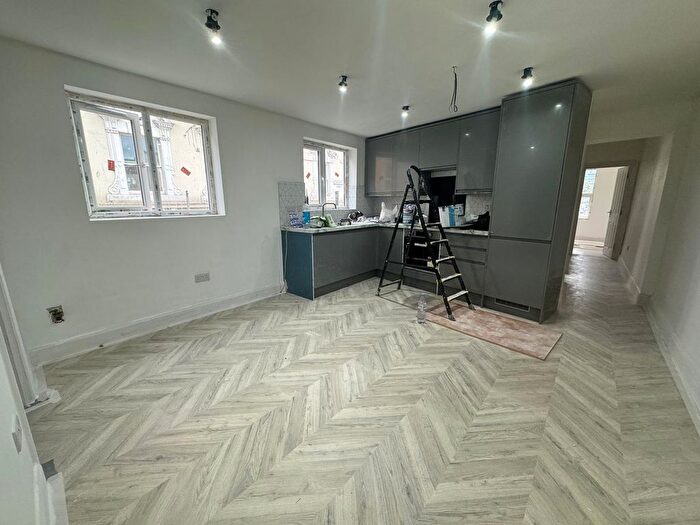 2 Bedroom Flat To Rent In Commercial Road, London, E1