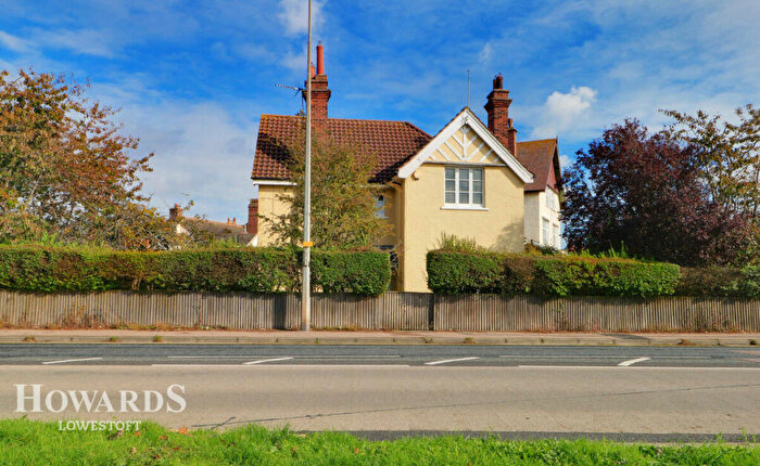 4 Bedroom Detached House For Sale In Yarmouth Road, Lowestoft, NR32