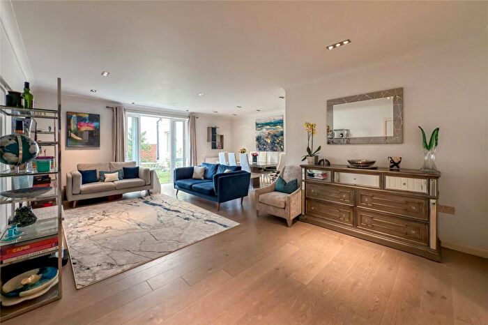 2 Bedroom Apartment For Sale In Benedictine Place, London Road, St. Albans, Hertfordshire, AL1
