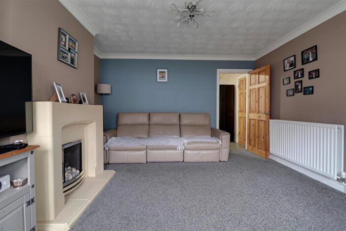 2 Bedroom Semi-Detached House For Sale In Ian Road, Newchapel, ST7