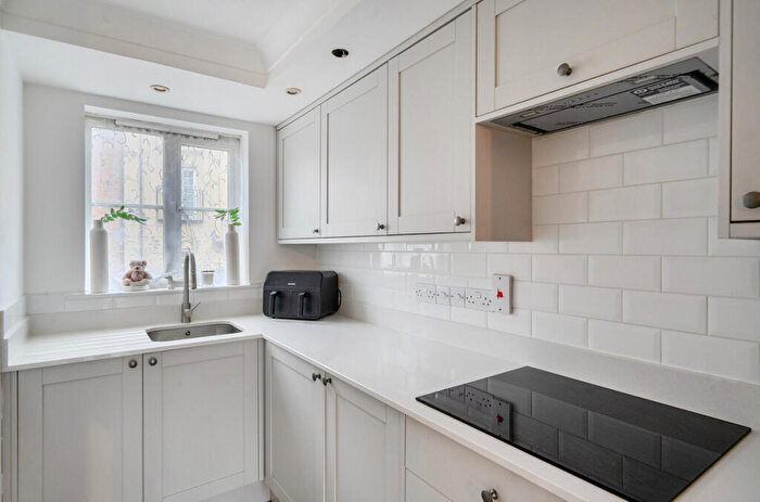 3 Bedroom Town House For Sale In Station Road, Wincanton, BA9