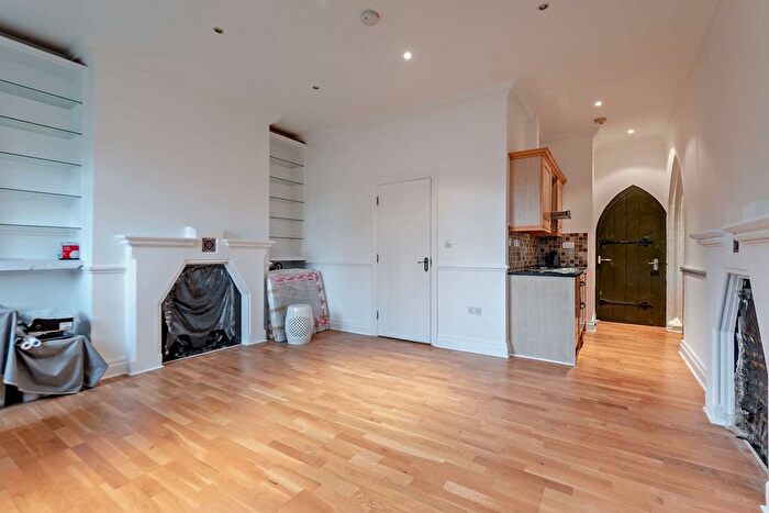 1 Bedroom Flat For Sale In Hatch Lane, Windsor, SL4