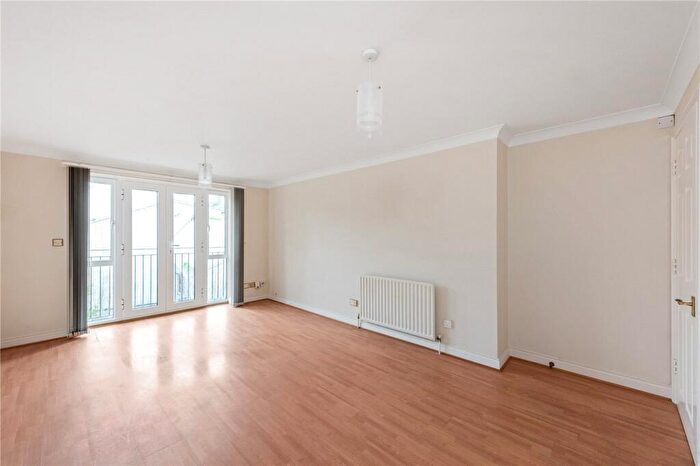 2 Bedroom Apartment To Rent In Clissold Road, London, N16