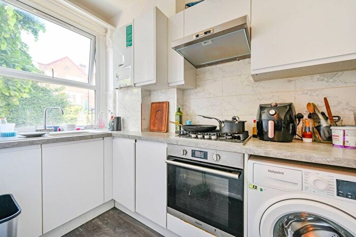 3 Bedroom Maisonette To Rent In Chiswick Lane, Chiswick, London, W4