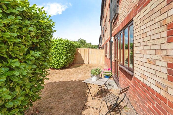 2 Bedroom Flat For Sale In Broome Way, Banbury, Oxfordshire, OX16