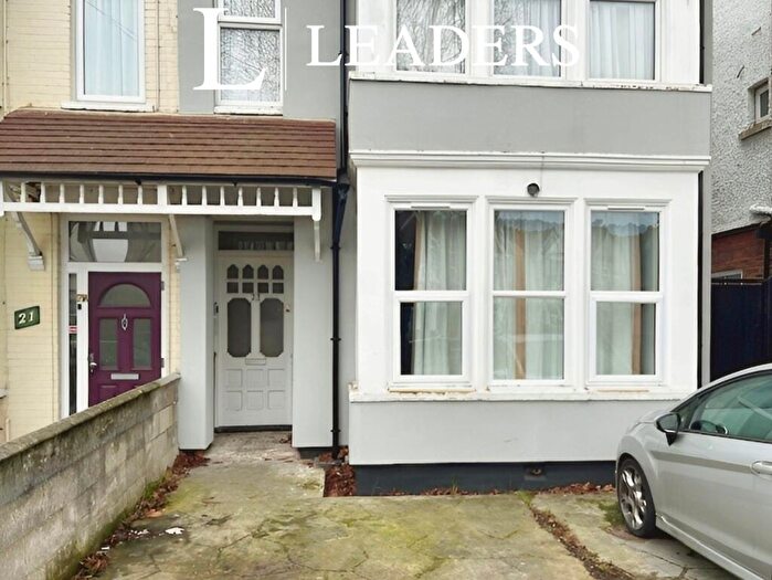 2 Bedroom Flat To Rent In Harcourt Avenue, Southend-On-Sea, SS2