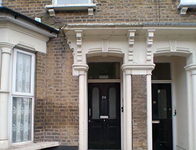 2 Bedroom Flat To Rent In Cricketfield Road, London, E5