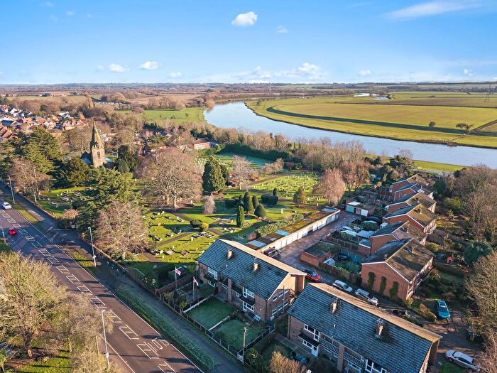 2 Bedroom Flat For Sale In St Helens Crescent, Burton Joyce, Nottingham, NG14