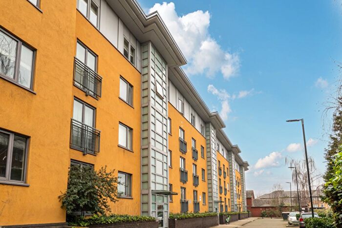 2 Bedroom Flat For Sale In Cremer Street, London, E2