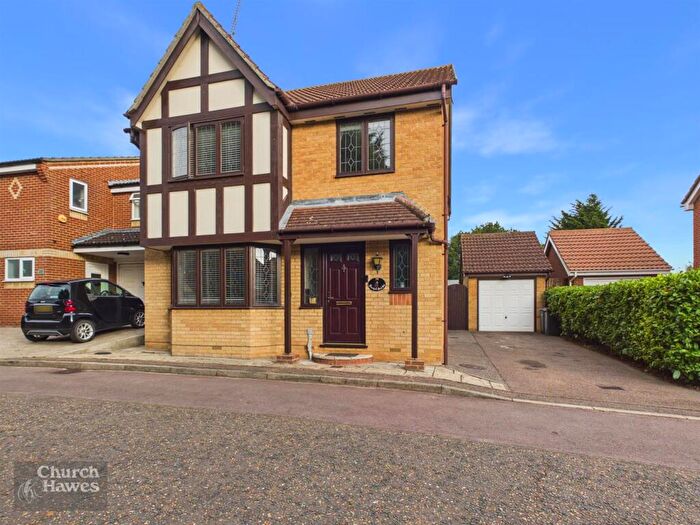 4 Bedroom Detached House For Sale In Downhall Park Way, Rayleigh, SS6