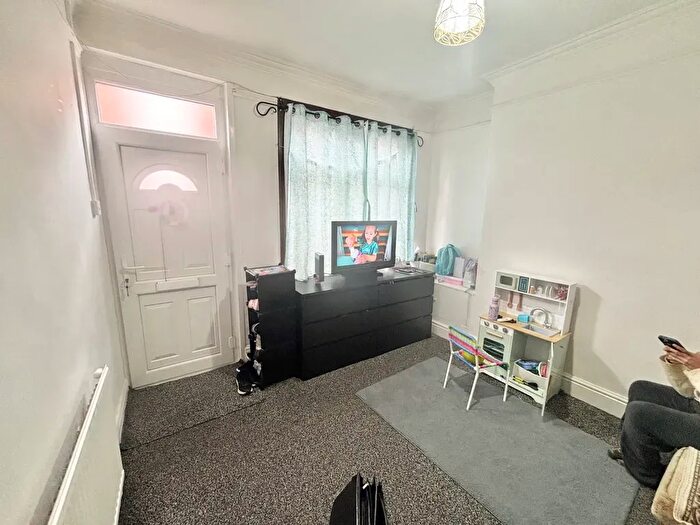 3 Bedroom Terraced House To Rent In Beaumanor Road, Leicester, LE4
